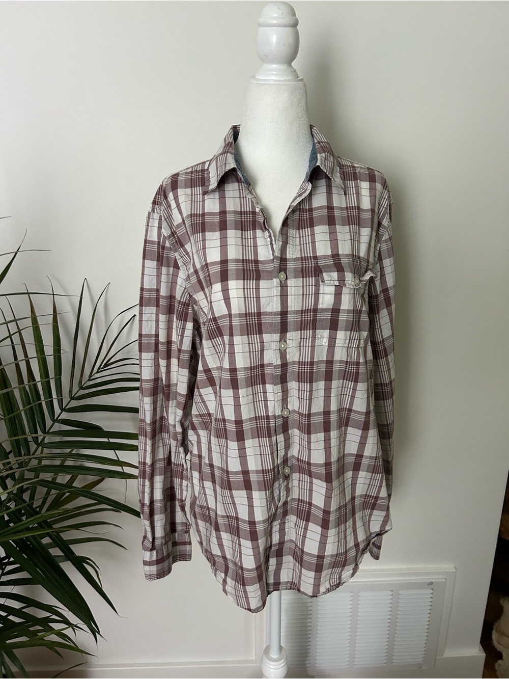 Gap Women’s M Plaid Button Down Shirt Mauve Cream Long Sleeve Casual